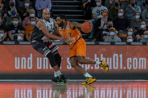 球显示出其 球显示出其